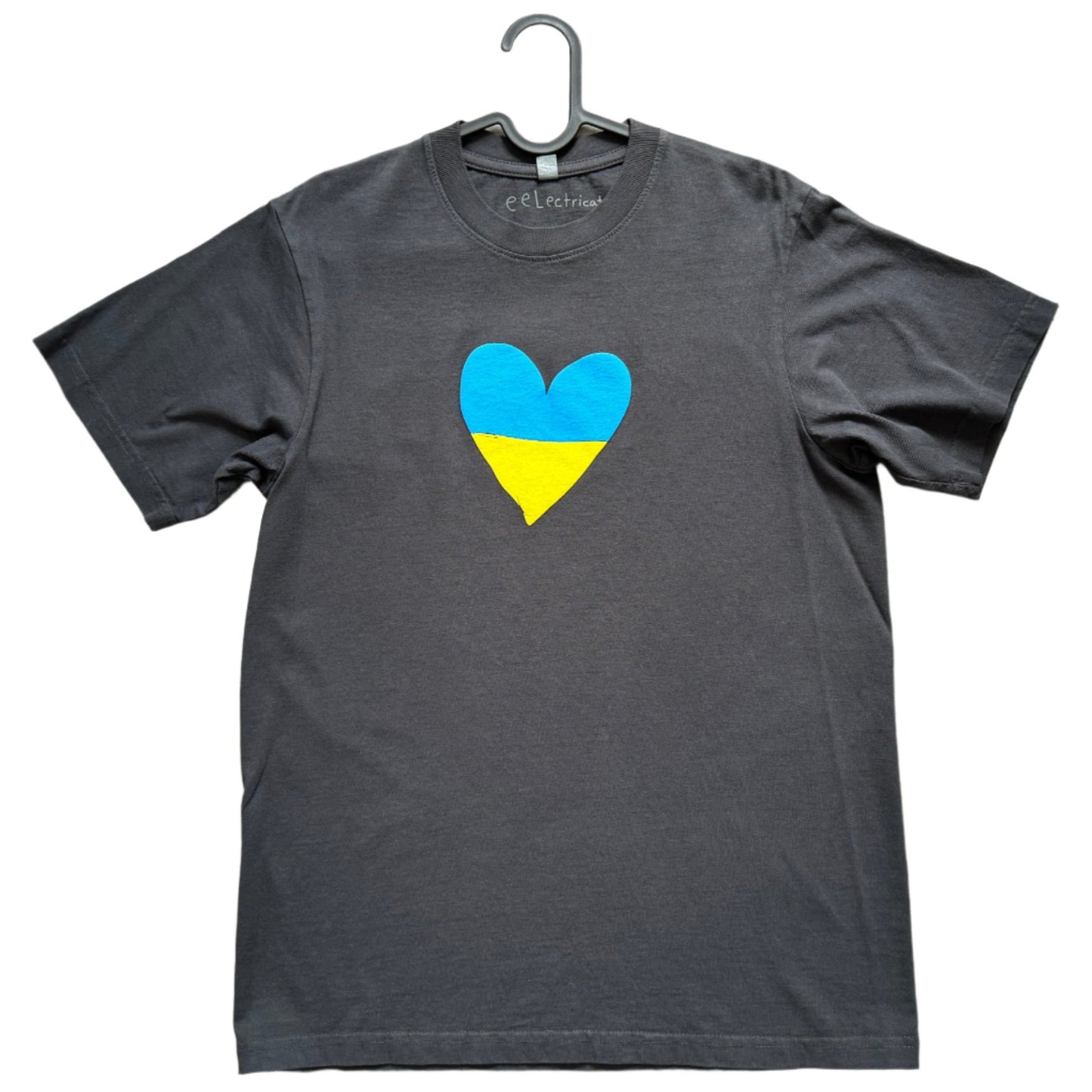 hearts for Ukraine tee